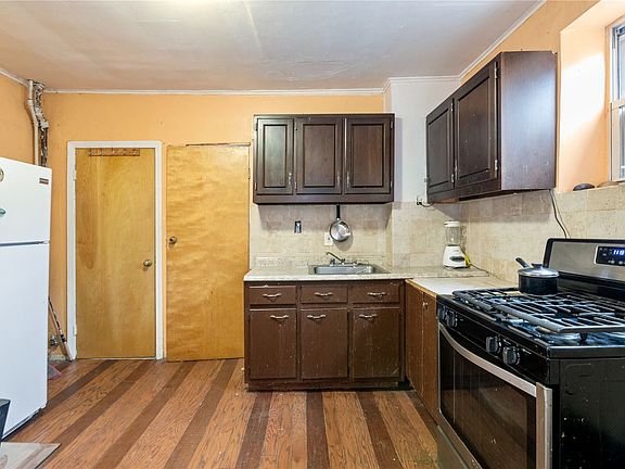 3rd image of 20-31 43rd St