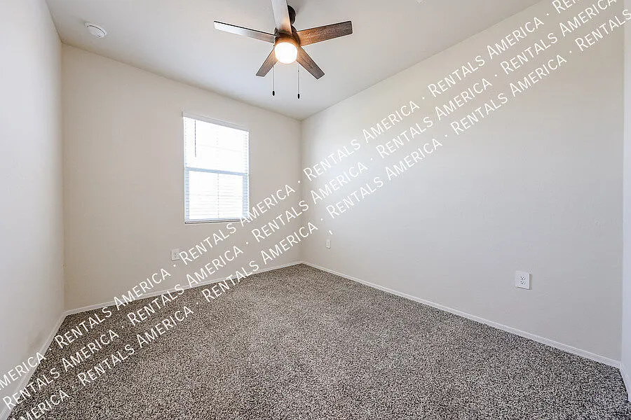 Available 4 bed 2bath Corner Lot Buckeye — Photo 4