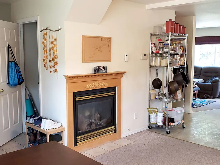 550 SW Fountain St #B — Photo 8