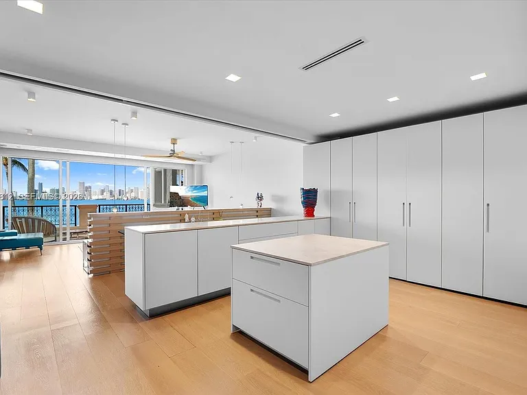 4921 Fisher Island Dr #4921 — Photo 27