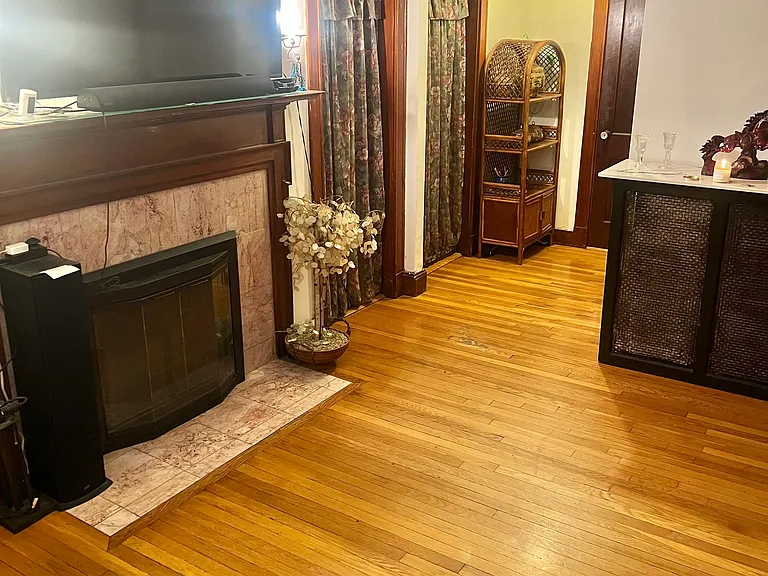 Entry/Living Room
