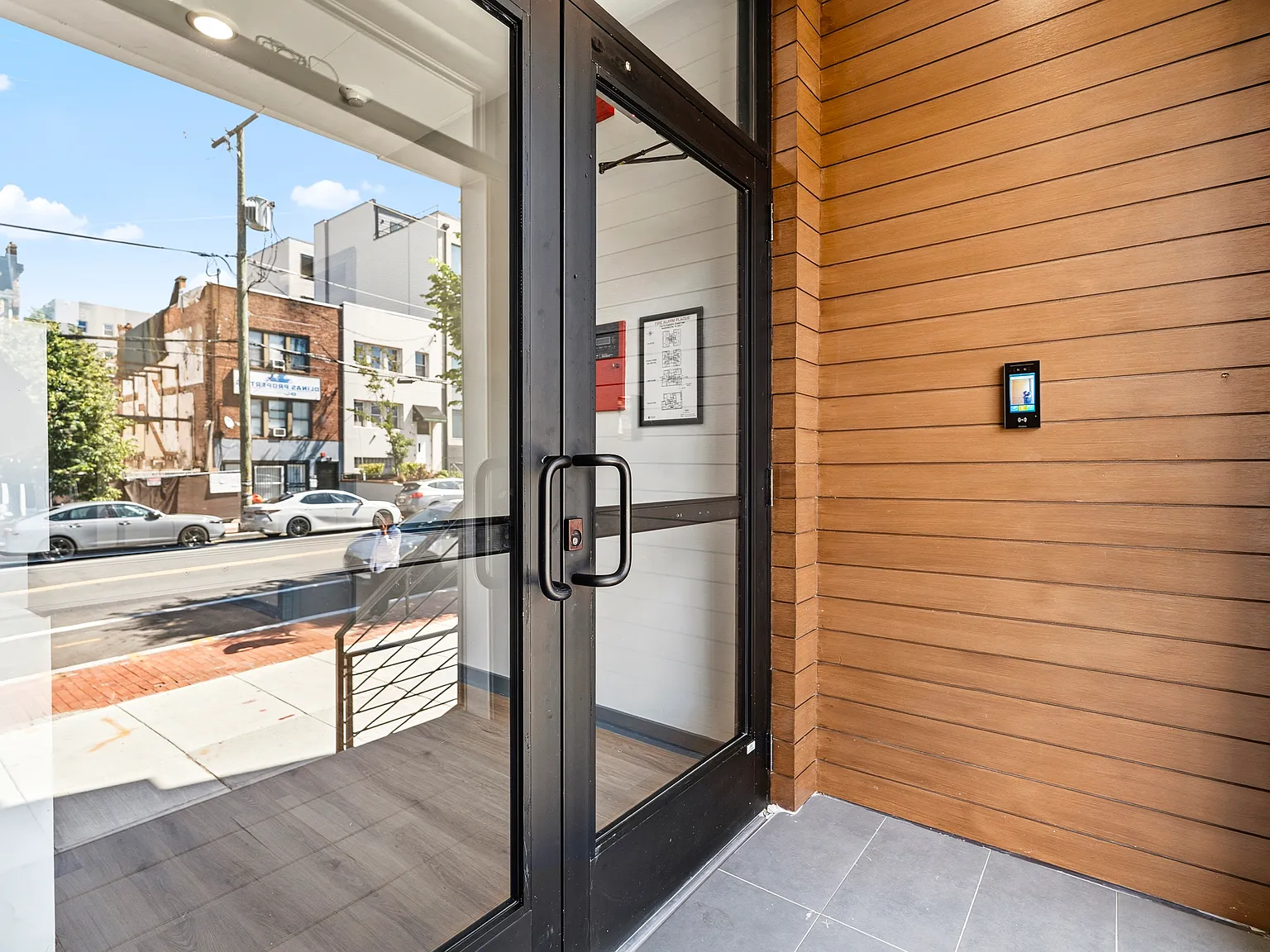 2 bed, 637 sqft, $2,399 — Photo 4
