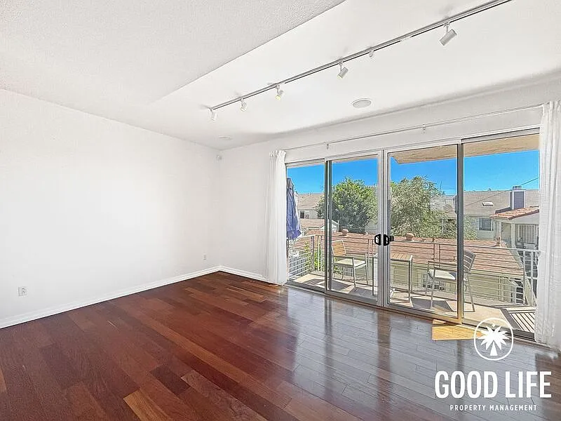 3 bed, 3.5 bath, 1342 sqft, $4,600 — Photo 2