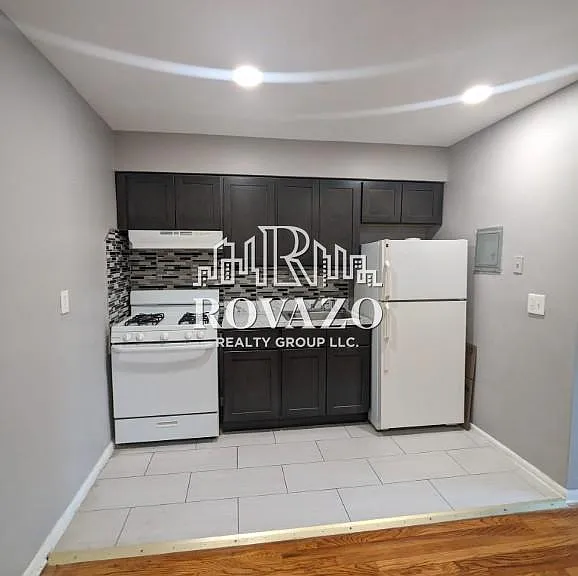 385 Roseville Ave #8 — Photo 1