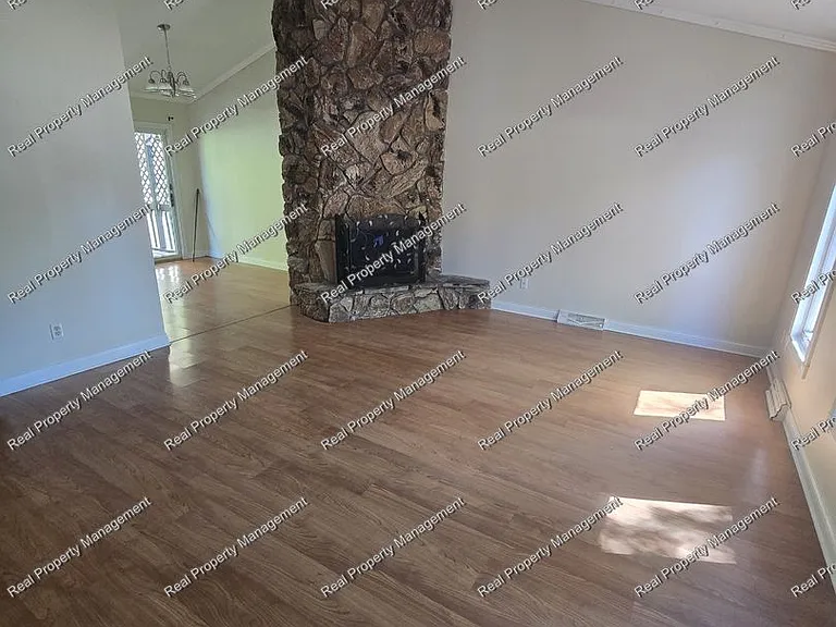 1586 Sunnyslope Dr — Photo 3