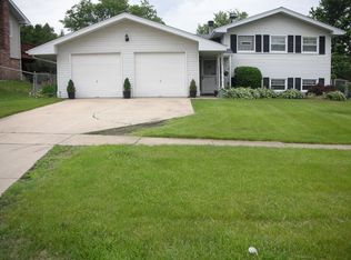 1620 Kingsdale Rd, Hoffman Estates, IL 60169