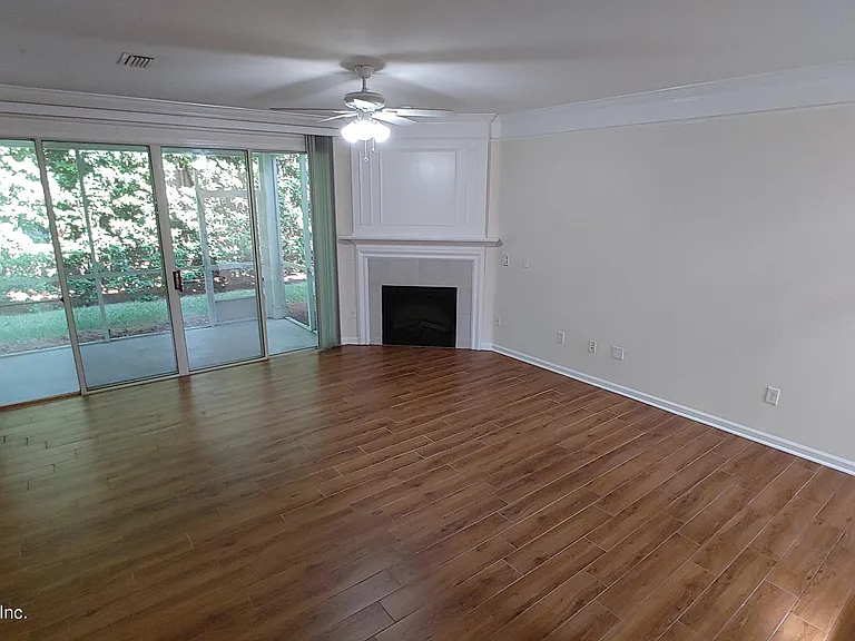 11073 Castlemain Cir E — Photo 16