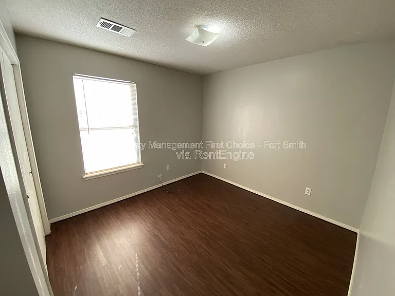 1911 Whippoorwill Dr — Photo 11