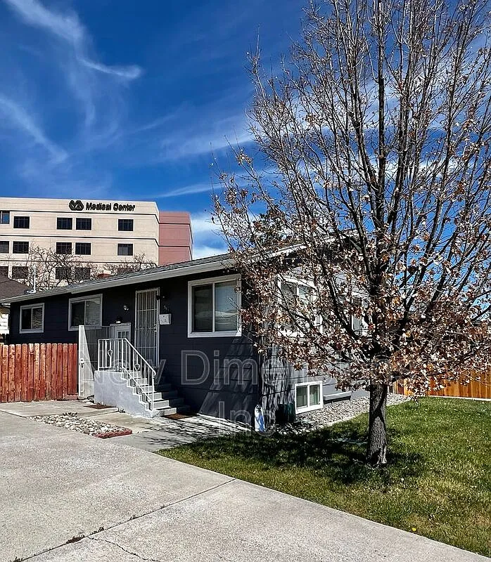 3 bed, 1.0 bath, 1000 sqft, $2,025 — Photo 1