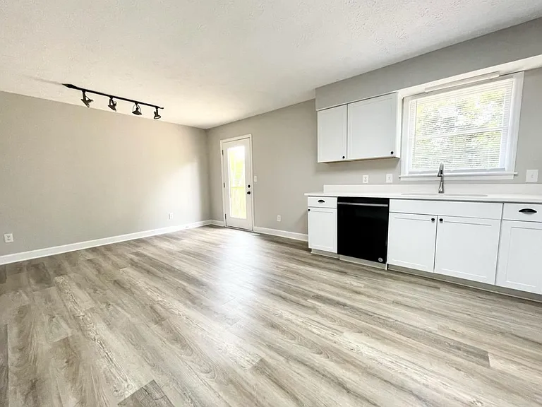 2236 Mercer Dr — Photo 4
