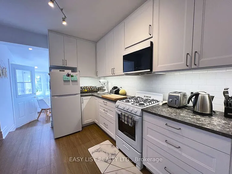 5 Garnock Ave #2 — Photo 2