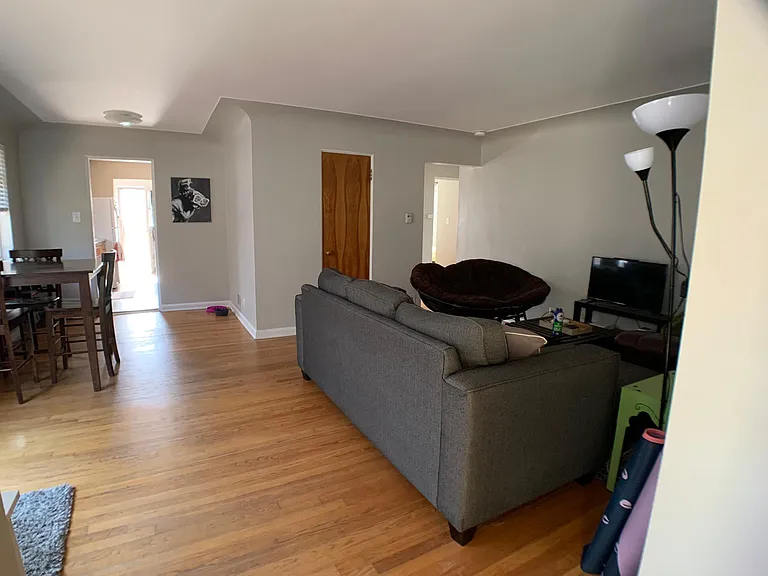 727 Clermont St — Photo 2