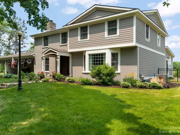 3720 Meadow Ln, Saline, MI 48176