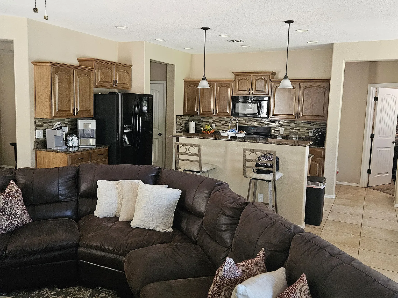 3 bed, 1733 sqft, $2,100 — Photo 2
