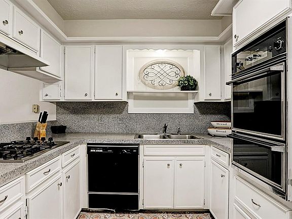 Freshly painted cabinets with new hardware in the kitchen and a GAS stove and oven!