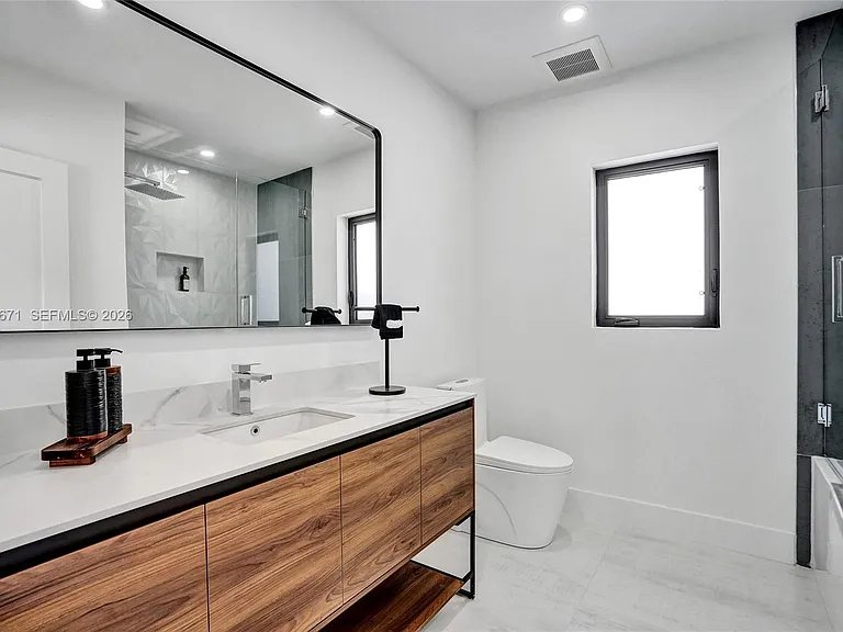 3010 NE 46th St — Photo 31