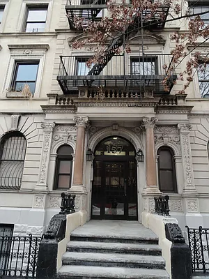 Rented by Manhattan Flats | media 54