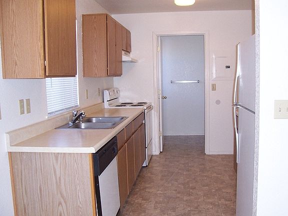 2nd image of 4652 Oak St APT 4