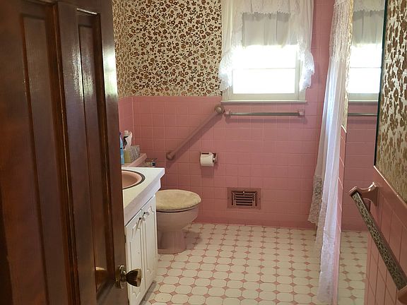 5th image of 25 Country Club Ln