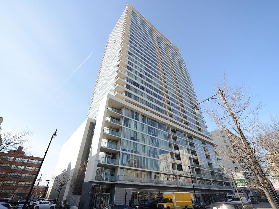 1st image of 1621 S Michigan Ave #810