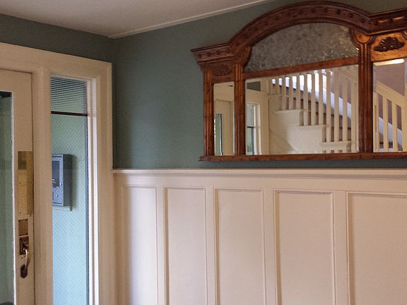 A well-maintained building. Freshly painted and carpeted (Ma