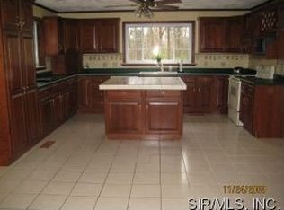6 Laura Ln, Belleville, IL