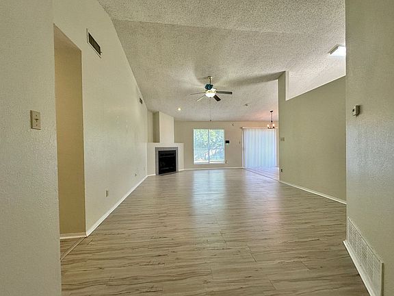 3rd image of 3604 Saratoga Ave