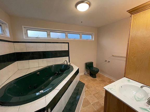 bathroom 1 - double vanity with tower storage in between