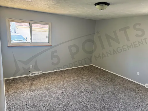 927 E 216th St #1 — Photo 32