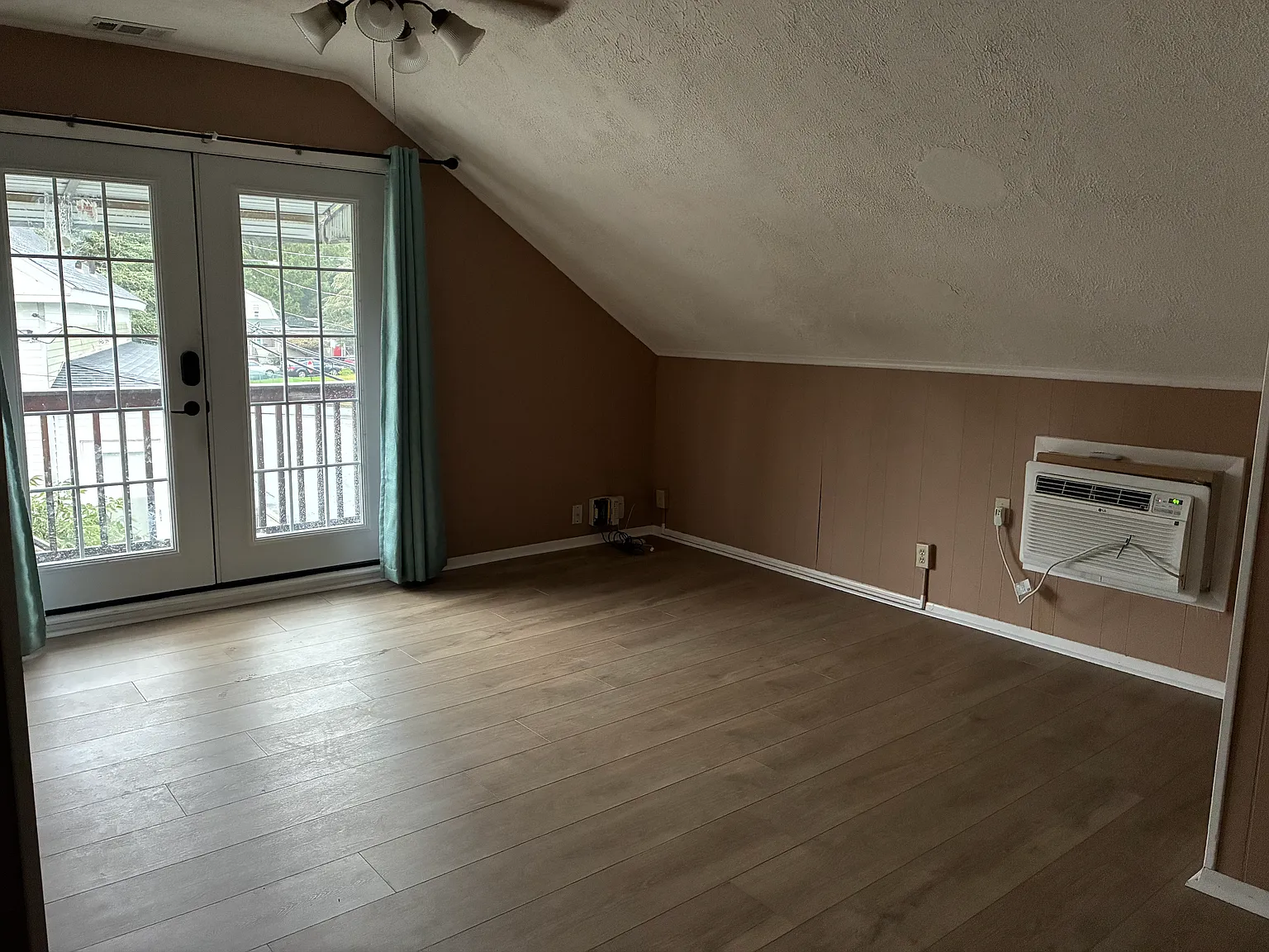 2 bed, 670 sqft, $1,600 — Photo 4