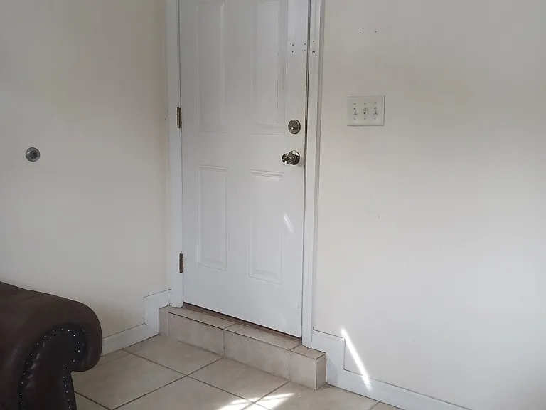 1615 Egan Dr — Photo 3