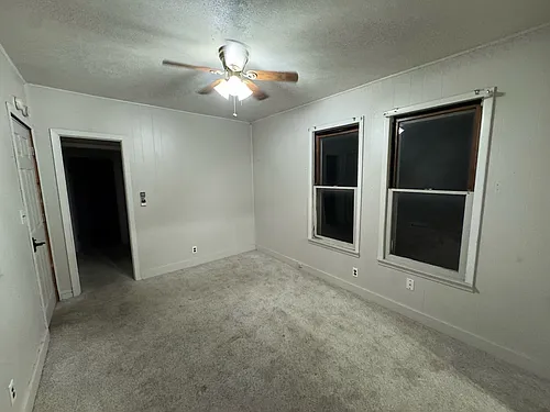 524 N Oak St Photo 1