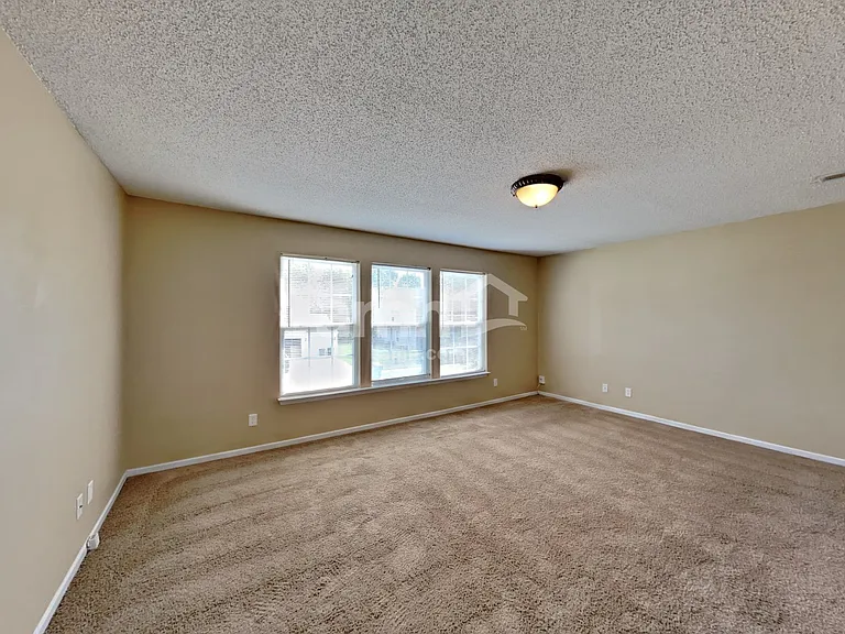 6804 Woodland Heights Dr — Photo 12