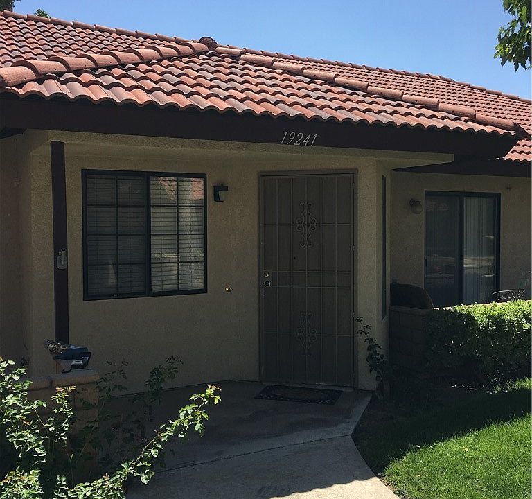 1st image of 19241 Elm Dr