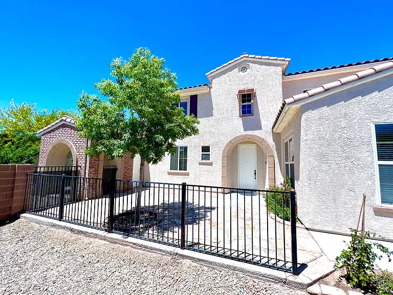 7140 Charter Crest St — Photo 8