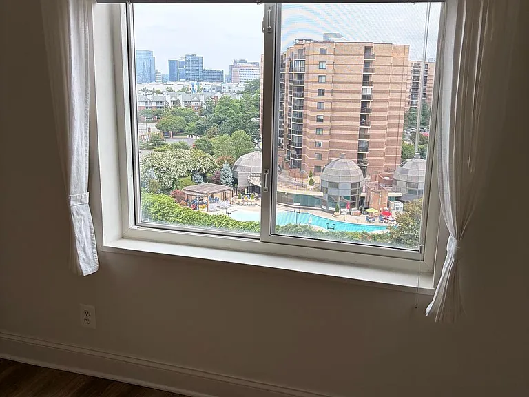 8370 Greensboro Dr #1019 — Photo 33