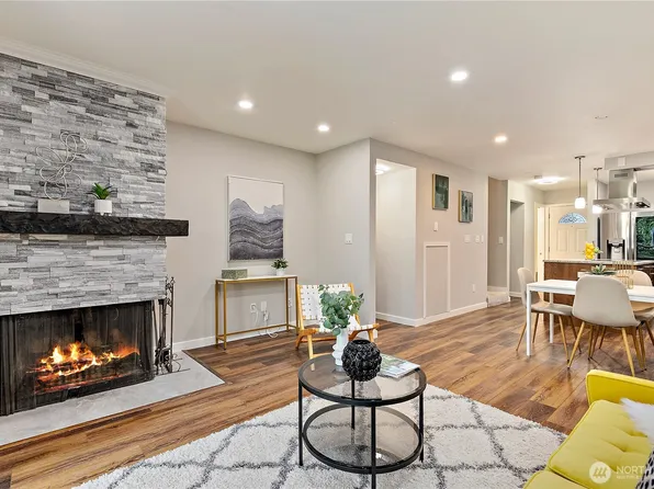 17014 NE 80th Street #C6, Redmond, WA 98052