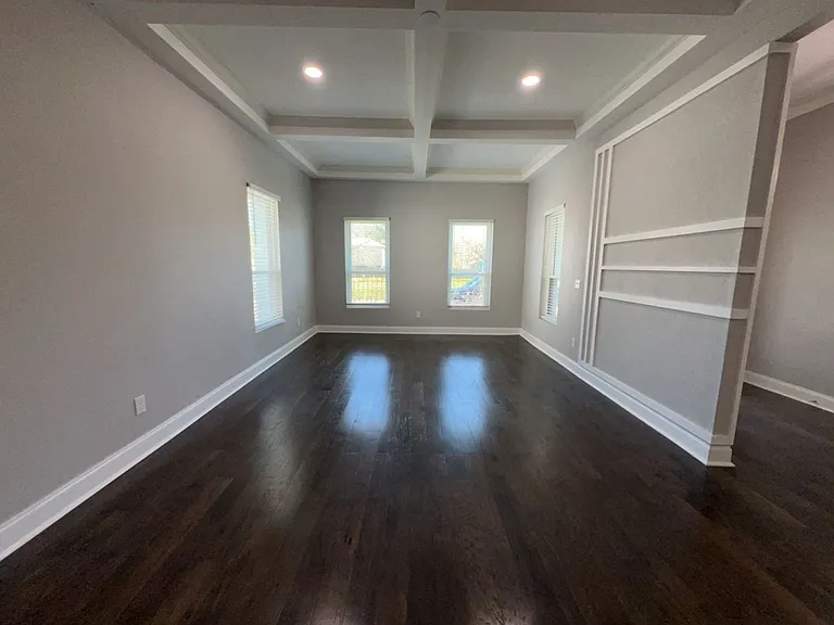 401 Walton St — Photo 8
