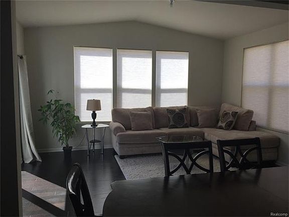4th image of 4626 Ottawa Dr