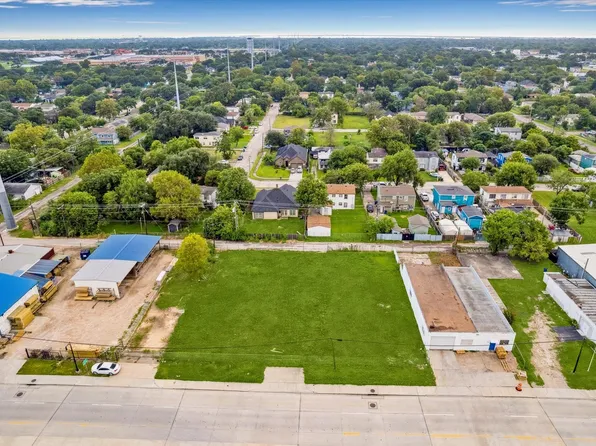 1302 Texas Ave, Texas City, TX 77590