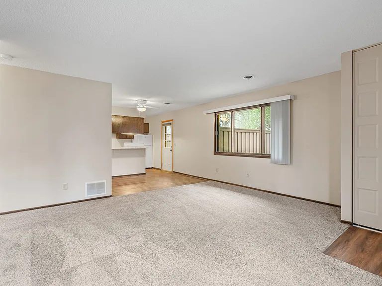 Griffin Court Apartments — Photo 36