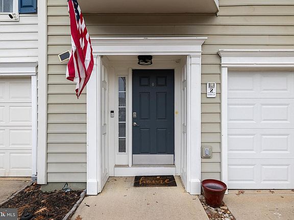 3rd image of 2 Bayberry Ln