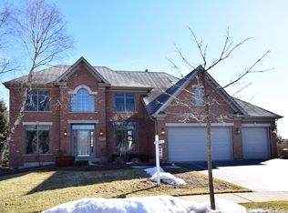 2060 Arrowhead Ct, Geneva, IL 60134