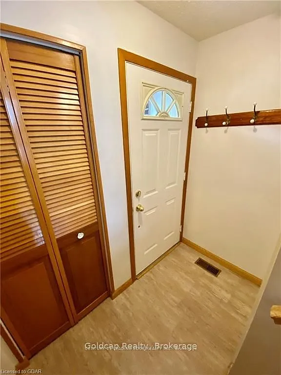 3 bed, $2,575 — Photo 2