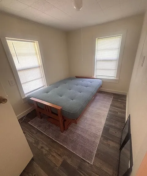 912 Vivian St — Photo 7