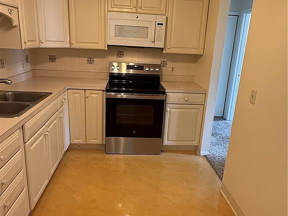 5th image of 7209 S Churchill Pl