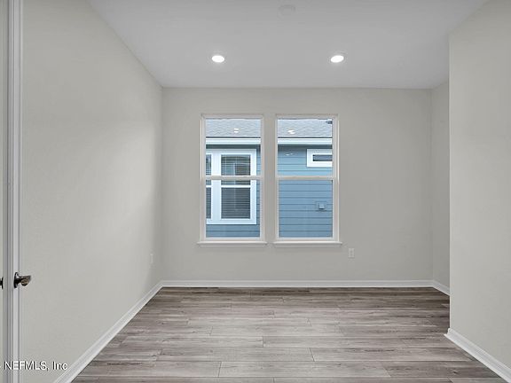 2nd image of 178 CURVED BAY Trail