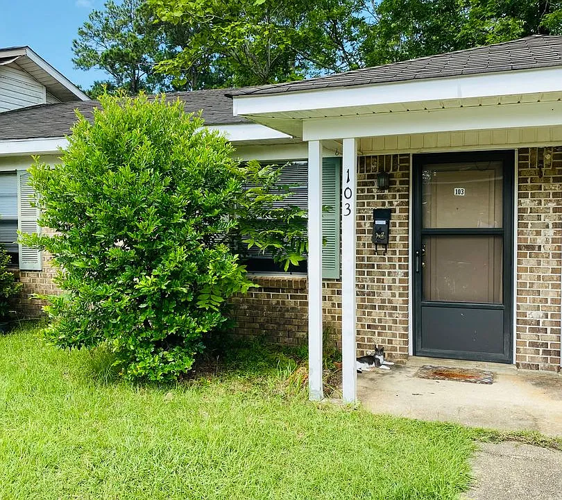 292 W Claiborne St