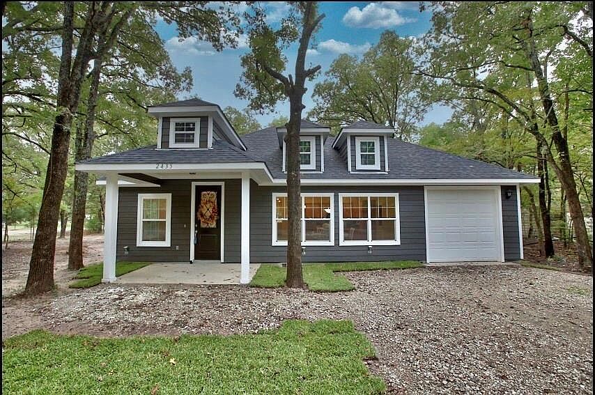 1st image of 2435 Live Oak St