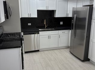 1370 E Washington St Unit 1SE, Des Plaines, IL 60016